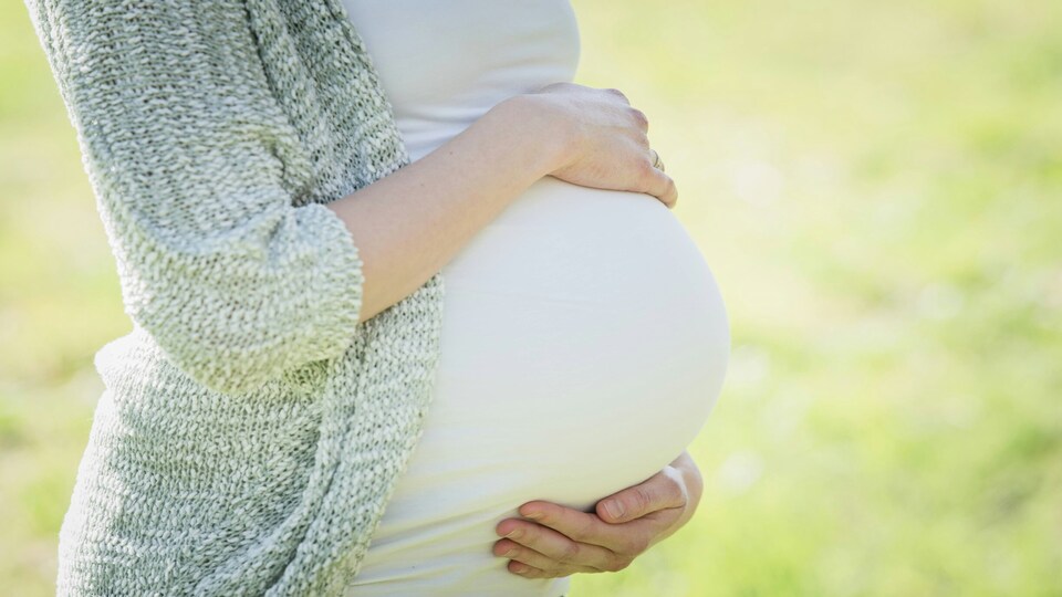 【2025终极指南】怀孕可以坐飞机吗？Babymoon旅行保险&飞行安全贴士一次看懂！Flying While Pregnant in 2025: The Ultimate Guide to Babymoon Travel Insurance & Safety Tips